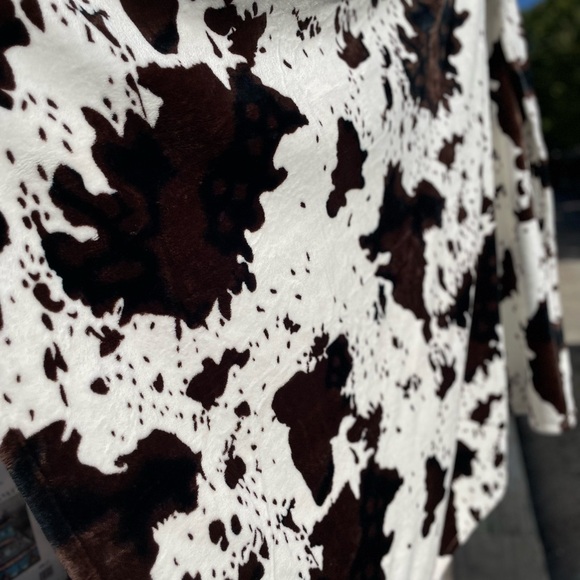 Brand New 50*60 Faux Cowhide Throw Blanket cow print Black White Brown - Picture 4 of 4